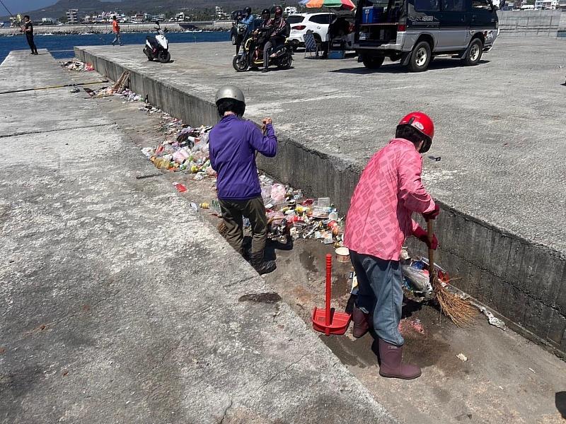 臺東縣政府重視富岡漁港周邊環境管理維護 呼籲民眾勿隨意丟棄垃圾