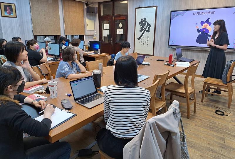 文藻線上華語教學團隊受邀至文藻華語中心，舉辦專屬華語教師的AI講座，獲得熱烈回響。
