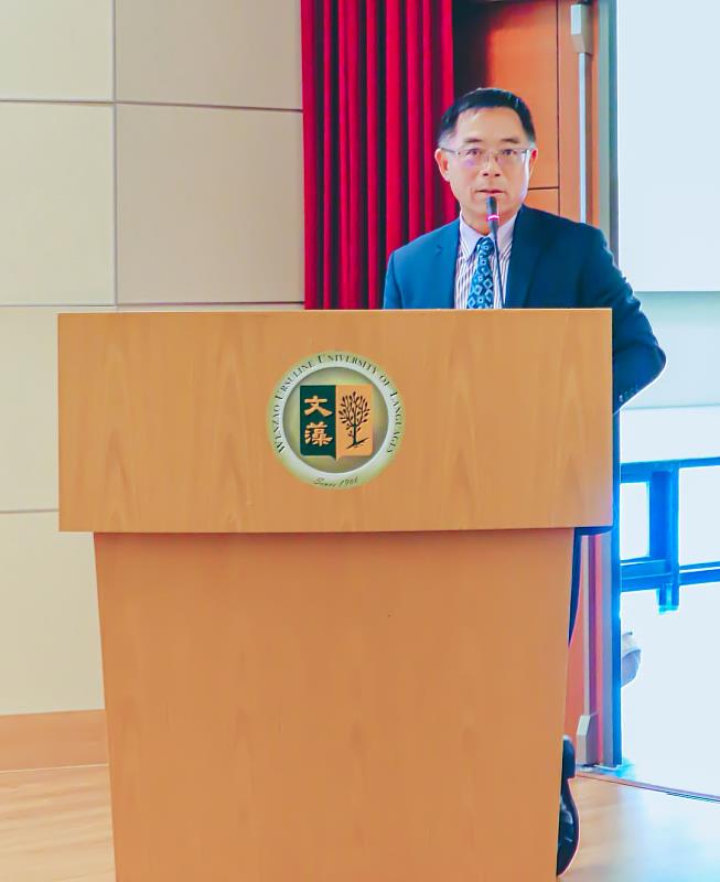 世界台商聯合總會謝明輝秘書長，以《東南亞的經濟興起與人才需求》為題進行講演。