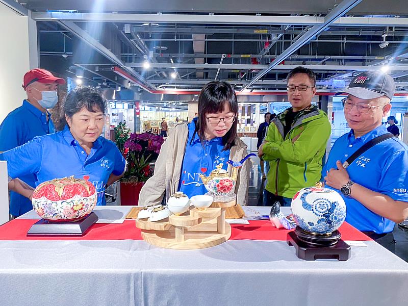 在欣賞銅雕抽象雕塑和鶯歌陶藝之美的同時，也感受到了藝術帶來的啟發和感動。