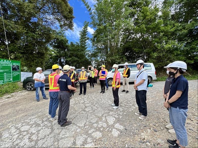 新竹縣政府原民處自辦「桃山村雲山替代道路北段改善工程(第二期)」，為五峰鄉通往觀霧地區的重要替代道路，因達成各項指標而獲獎。