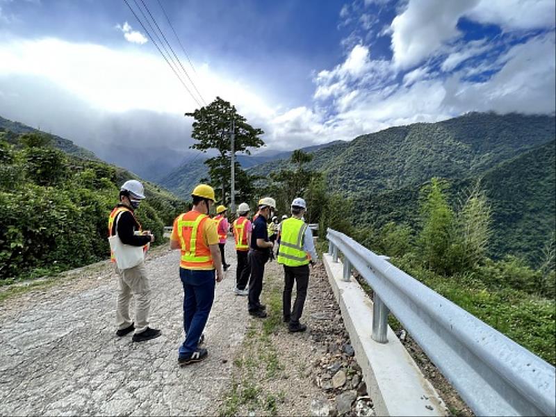 新竹縣政府原民處自辦「桃山村雲山替代道路北段改善工程(第二期)」，為五峰鄉通往觀霧地區的重要替代道路，因達成各項指標而獲獎。