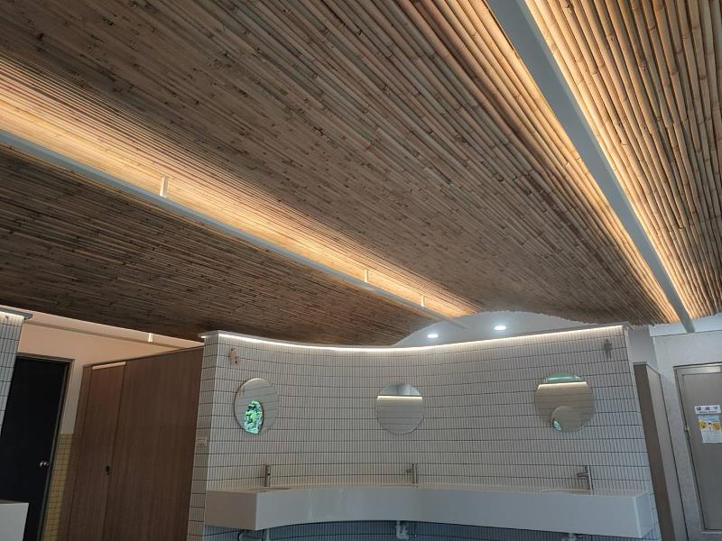 原遊客服務中心一樓公廁，將以「迎竹軒」之新面貌呈現-茶桿竹藝浪型天花2