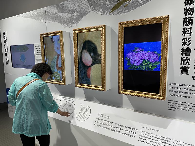 「Woo礦石色」展覽展出礦物與顏料外，還邀請請當代礦物彩繪藝術家創作參展，民眾可以看礦石如何轉化為畫布上的五顏六色