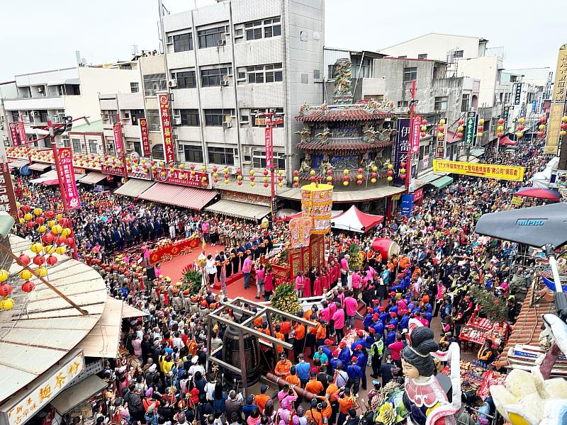 大甲媽遶境 祝壽大典吸引數萬人參與場面壯觀