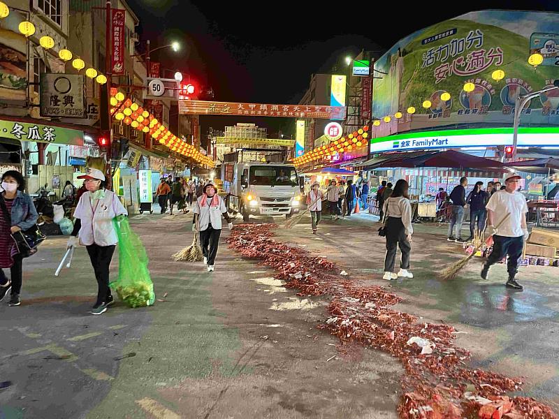 大甲鎮瀾宮媽祖回鑾 信徒朝聖，萬人空巷