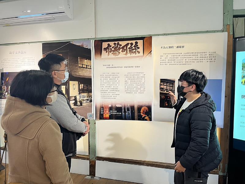 南華大學文創系畢展「阮欸構書．邸嘉」，展出深獲好評，學生導覽解說老屋保存過程及歷史背景。