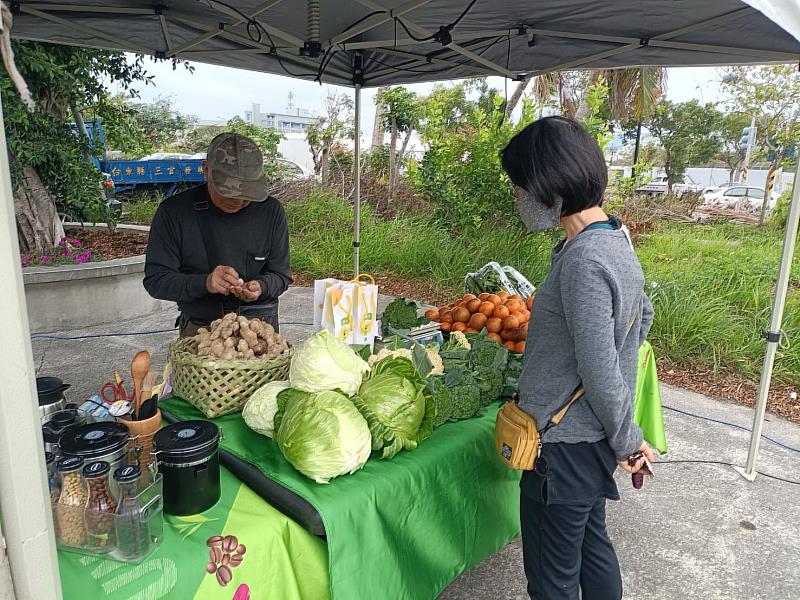 「蔬果裸賣、袋來好運」 環保局邀您13日一起來迺菜市仔領TTPush金幣