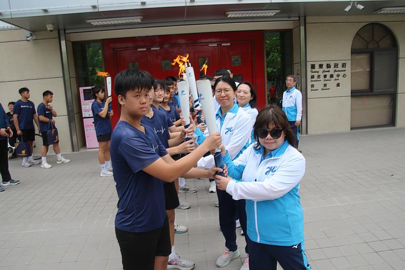 臺東縣政府為今年全中運傳遞聖火選手打氣 允諾全力支持