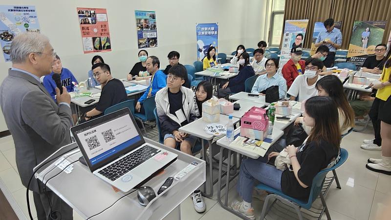 世新大學校長陳清河鼓勵考生在甄試前充分準備，展現實力。（世新大學提供）