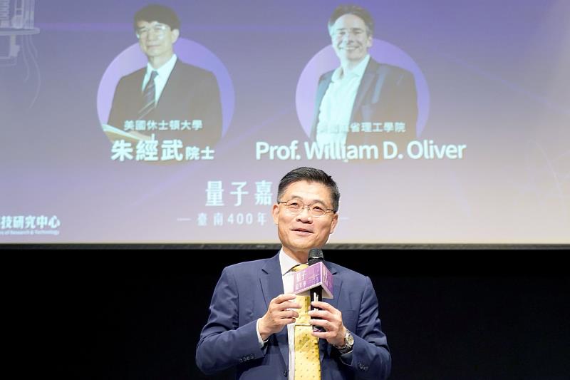 沈孟儒校長說，大學是很重要的學術引擎，幫助國家、幫助地方政府推動翻轉