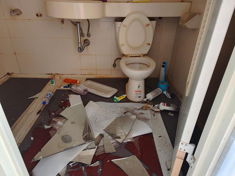 東華大學學生宿舍浴室受0403地震損害情況。