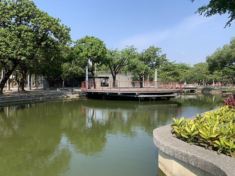 屏東公園將辦理水池清淤。