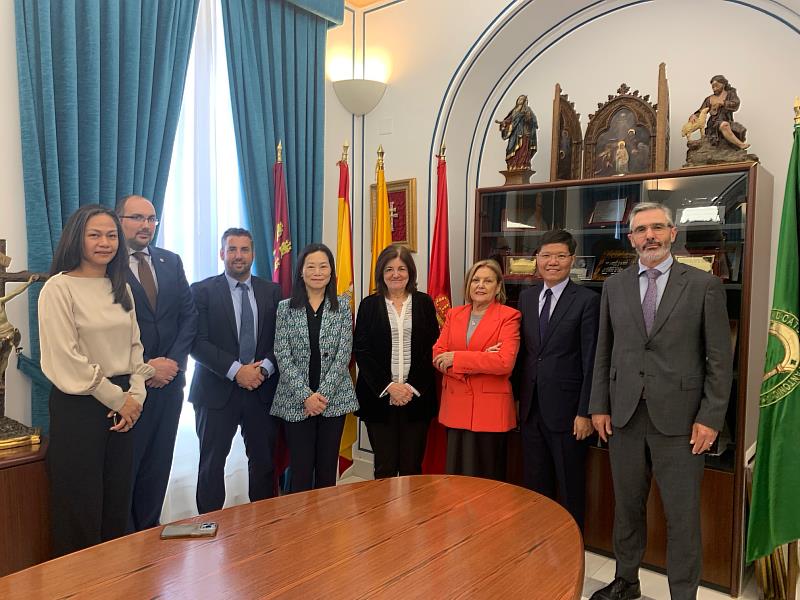 駐西班牙代表處張大使俊菲轄訪穆西亞自治區首府穆西亞市，促進雙邊經貿、學術及觀光交流合作