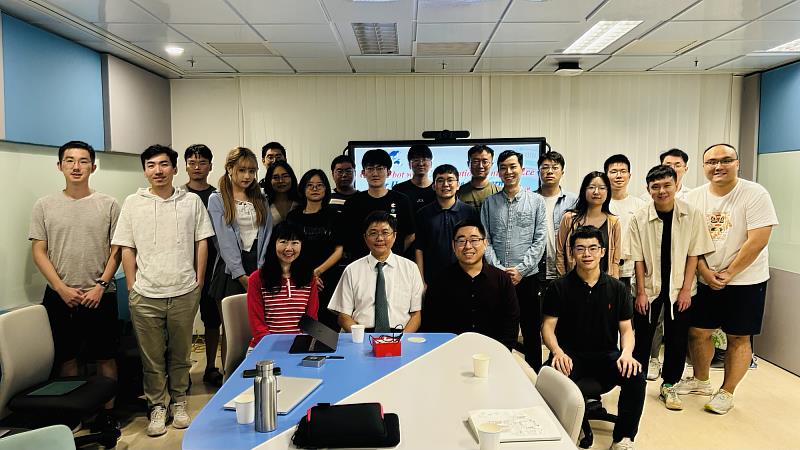 南大TAIDE臺英語機器人與香港理工大學及城市大學合作推廣