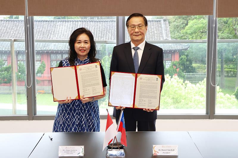 印尼UPH College與淡江大學進行簽約。
