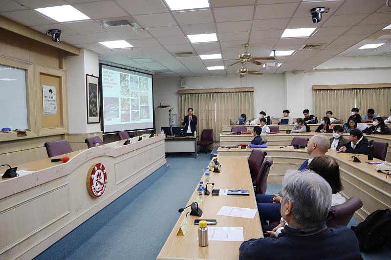 南華大學與澳洲ICHM國際飯店管理學院簽署合作，辦理座談會，讓學生了解兩校合作交換計畫。