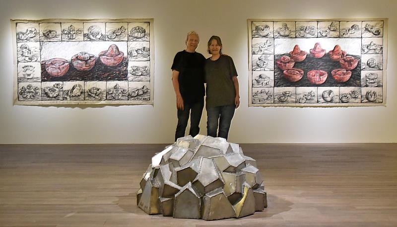 華梵大學邀請法國藝術家夫妻檔莫斯考維奇（左）與希維雍擔任國際駐校藝術家。