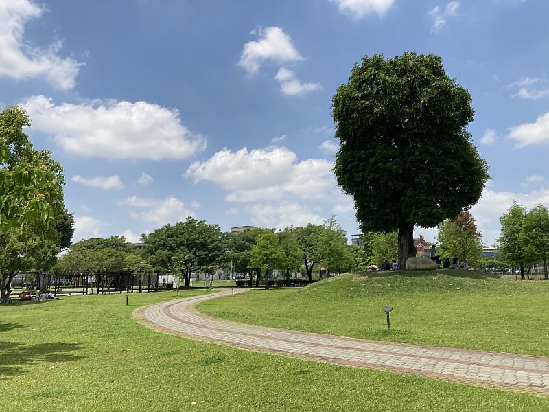 信義房屋：佔地2萬坪的南興公園，為單元12區域的特色賣點。