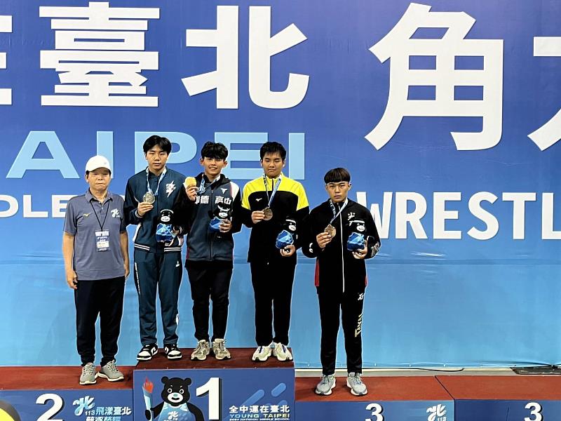 蔡世佑在高男角力希羅式第六級項目獲得金牌