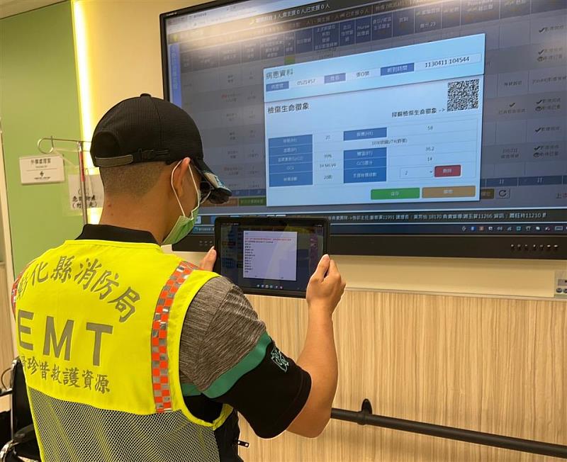 救護人員掃描醫院所產出之傷病患QR code條碼