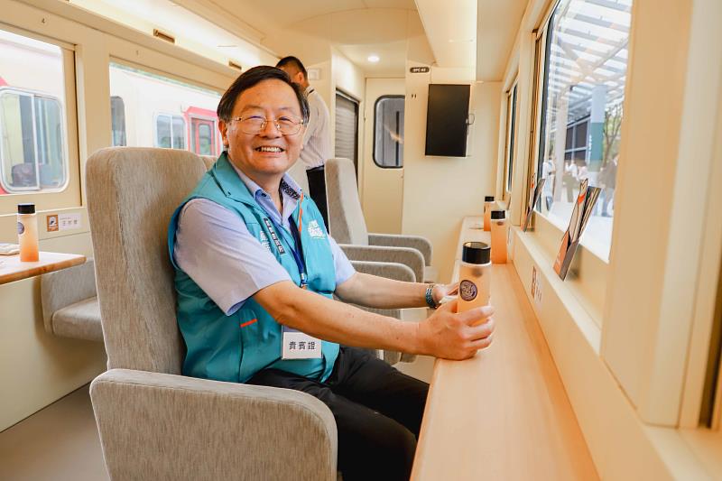嘉義全新觀光列車「栩悅號Vivid Express」5月24日首航-3