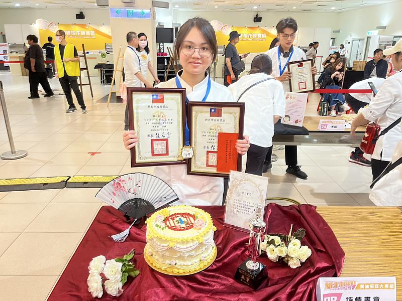 奶油蛋糕項目大專組由楊欣宸同學榮獲亞軍。