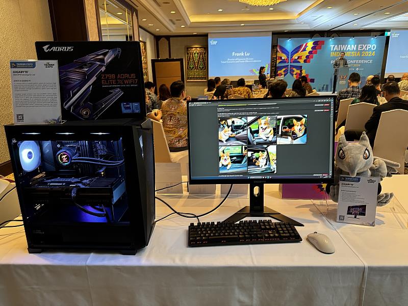 參展商–技嘉科技展出迎合印尼年輕一代電競市場的「電競螢幕及AORUS主機」。(貿協提供)