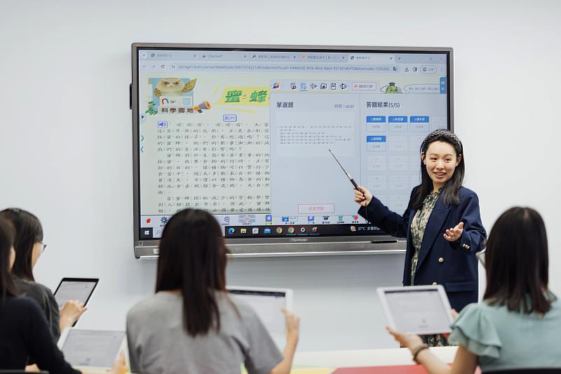 ViewSonic攜手康軒文教深化策略聯盟，共同推出「高互動教學解決方案」，建立全球AI教育的新典範。