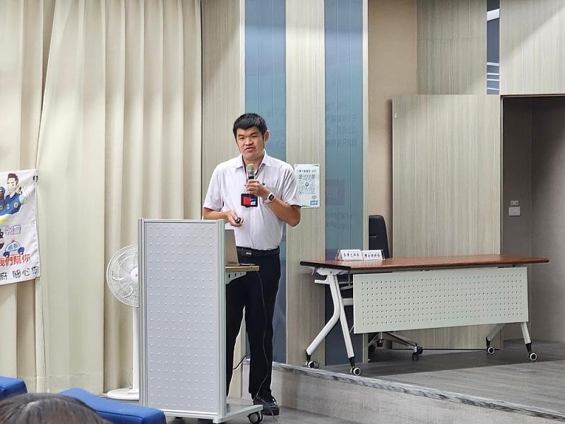 屏東地檢署何致晴檢察官向鄉鎮市公所清潔隊長講授「圖利與便民」課程_0