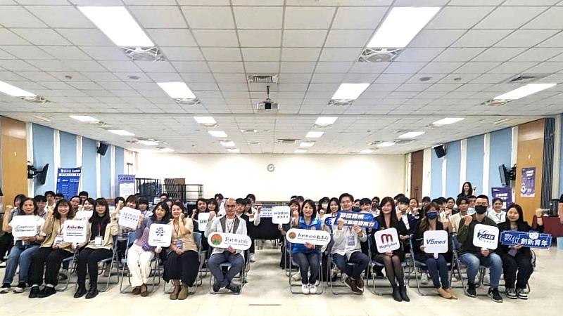 新竹縣政府與企業、大專院校合作打造青年就業實習平台，今(113)年更擴大規模，邀請11間頂尖企業共同參與。