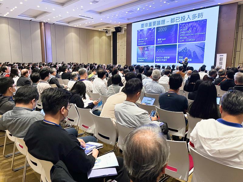 叡揚資訊日前舉辦「2024 叡揚Solutions Day」，針對智慧辦公、雲端ESG、資安佈局與合規三大議題進行分享，吸引近500位產官學專業人士參與。