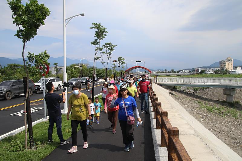 太平溪右岸一路通市區段康樂橋到馬蘭橋今通車  饒慶鈴：臺東縣府持續努力給民眾更便利安全道路交通環境