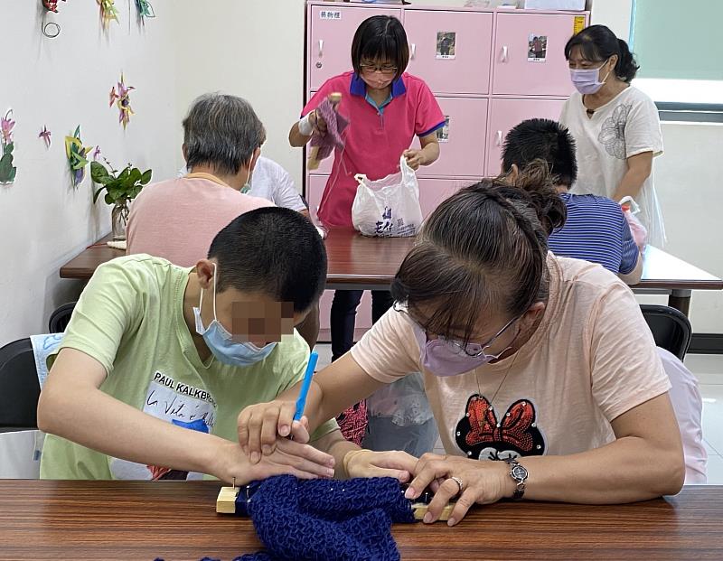 提升機構照服員進階培訓，獎勵計畫抵「嘉」