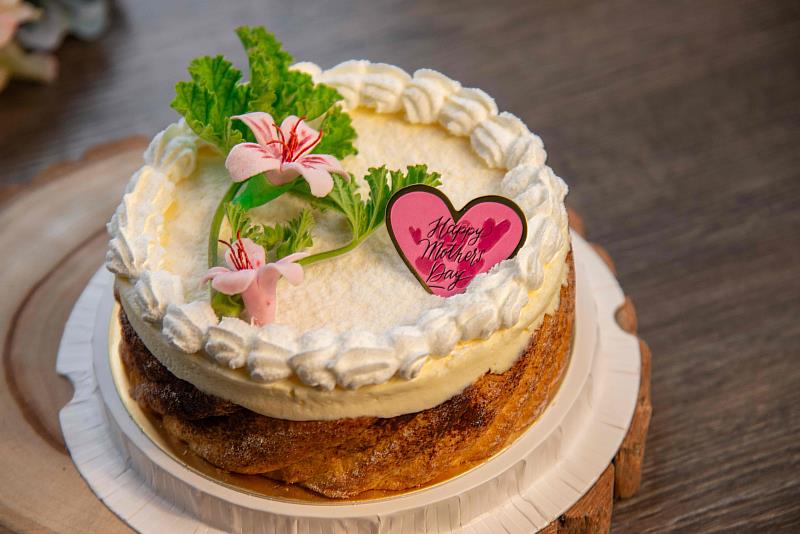 秧悦美地推出「有機玫瑰天竺葵皇冠夏洛特」母親節限定蛋糕暖心優惠價680元