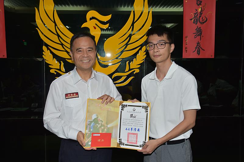 李清安局長頒獎表揚有功人員