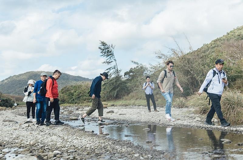 工頭堅走訪落山風風景特定區的歷史場域。_0