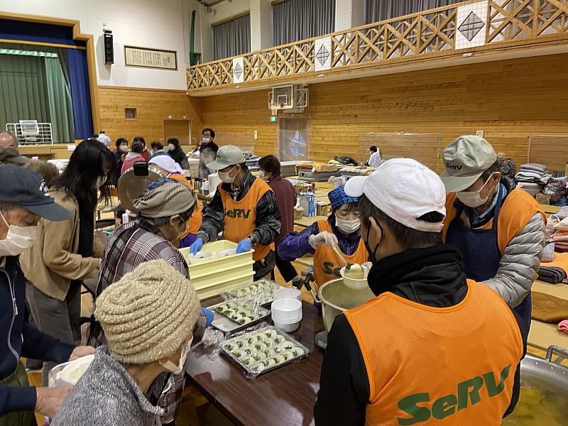 真如苑日本常設SeRV災難救援志工組織提供救災服務 。