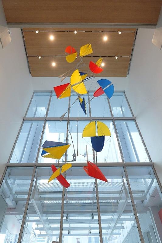 富邦特別邀請與Renzo Piano合作最多公共藝術的日本風動藝術家新宮晉，特別為A25塔樓與美術館大廳創作兩件作品。此件作品為位於富邦美術館大廳的〈Galaxy〉。