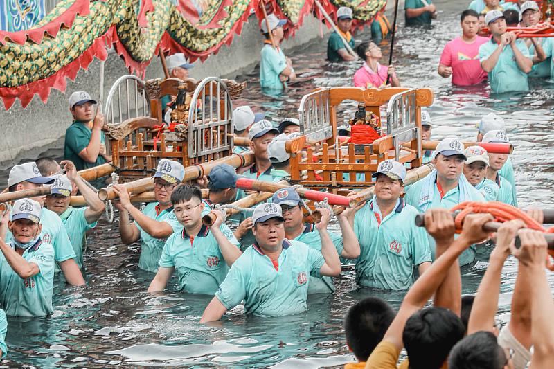 新塭嘉應廟「衝水路、迎客王」熱鬧登場-4