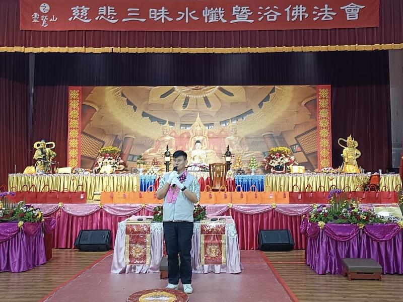 嘉義市社會處長李思賢親赴法會現場，同霑法喜。（靈鷲山嘉義中心提供）