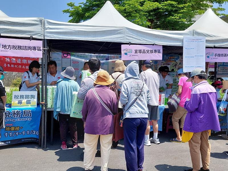 民眾愛心公益不落人後 臺東縣稅務局募集上萬張發票捐贈創世基金會