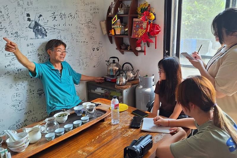 尚德茶堂曾日杉老師向文創學子們傳授製茶工藝