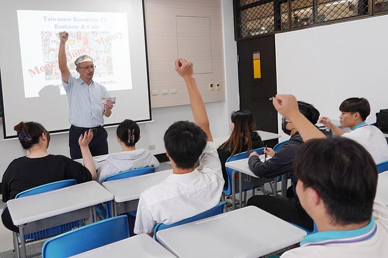 義峰高中學生熱情參與大葉大學休閒系安排的活動