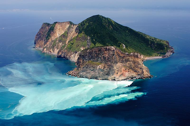 黃將修研究團隊在龜山島熱泉海域探索海洋生物在極端環境中的適應策略