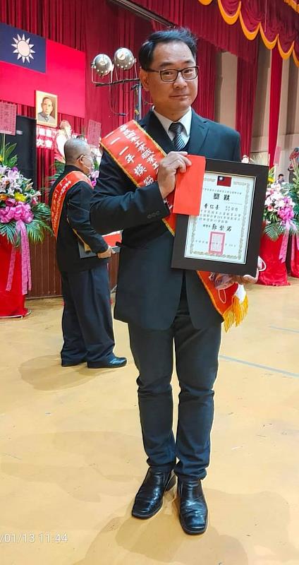 曹仁豪榮獲111年全國木工業總工會模範勞工