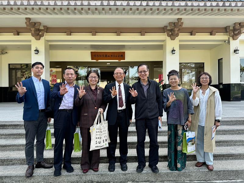 From left to right:  Mr. William Chiu, Planning Manager of the Foundation for Yunus Social Business Taiwan,　Mr. Zhou Jun, Secretary of World Buddhism Union of the United States, Ms. Philippa Tsai President of the Foundation for Yunus Social Business Taiwan, Dr. Tsong-Ming Lin, President of Nanhua University, Mr. Chen-Chang Lin, Vice President of Nanhua University, Ms. Juno Wang, CEO of the Foundation for Yunus Social Business Taiwan, and Ms. Chun-Chun Lin, Office of International Cooperation  of Nanhua University.