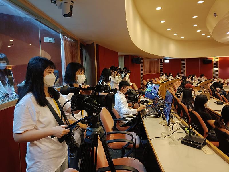 文化大學新傳學院有堅實的媒體設備實習環境，師資陣容堅強，是台灣培育優秀傳播人才的重要搖籃。