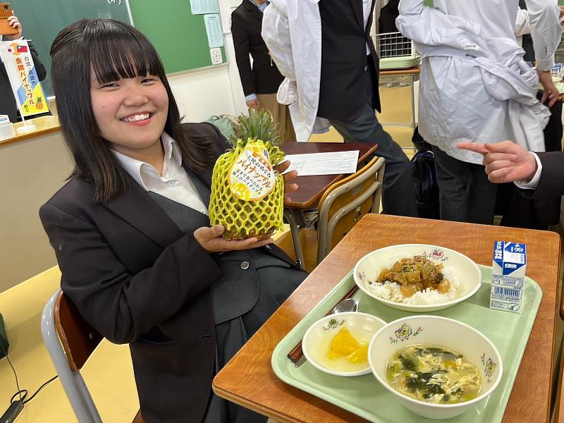 高雄鳳梨化身為外交大使 日本學生台語直呼「多謝高雄」