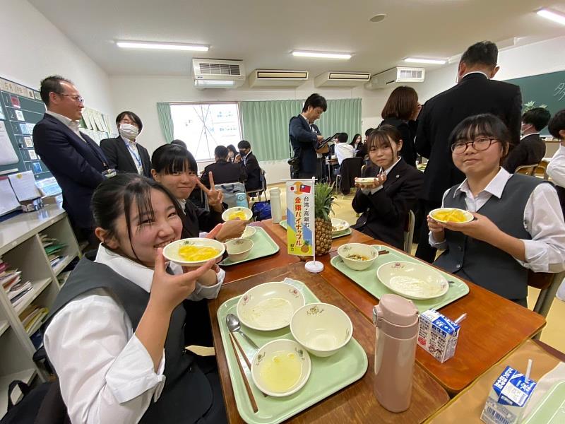 高雄鳳梨化身為外交大使 日本學生台語直呼「多謝高雄」